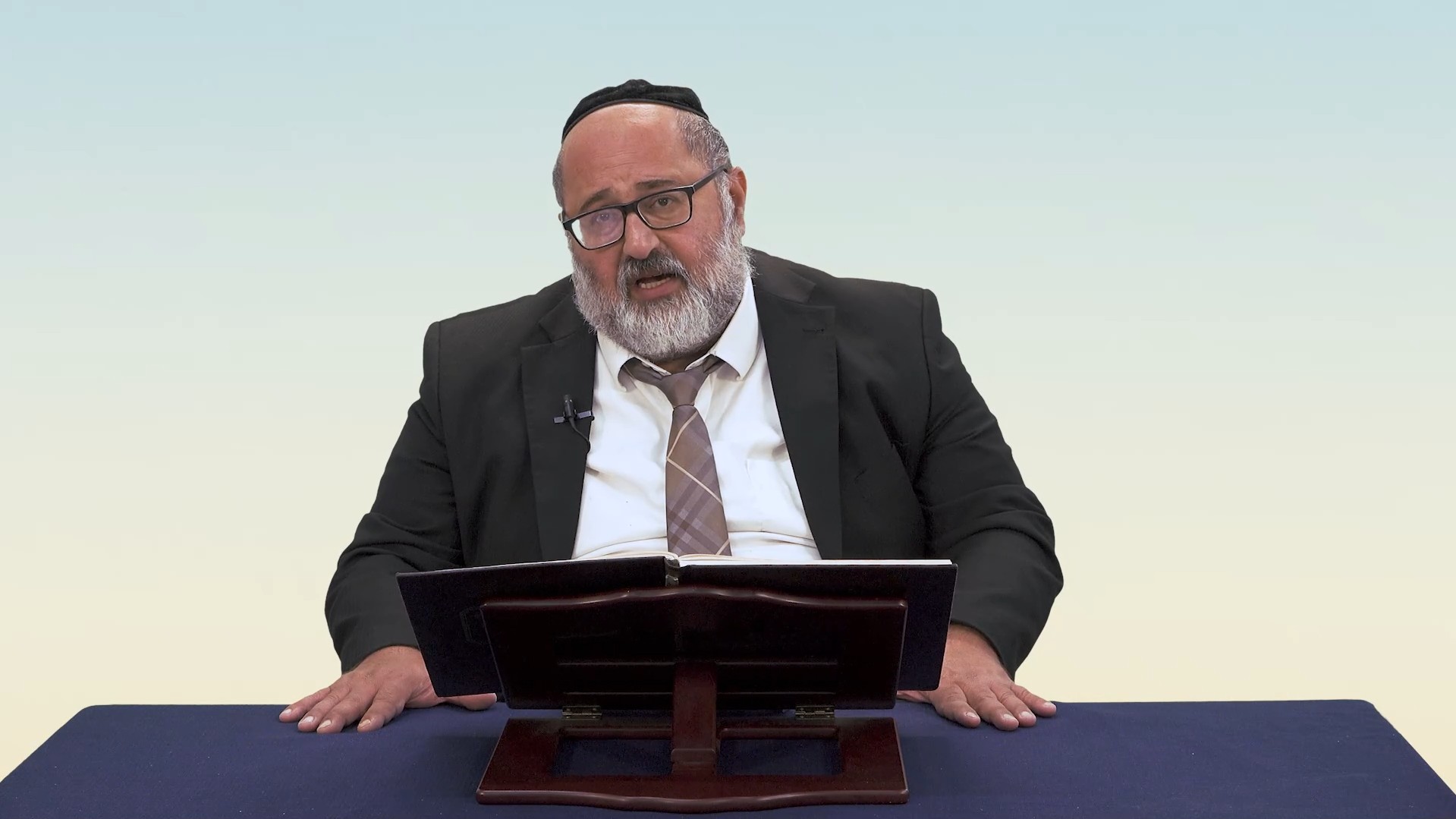 מצווה מא - לנהוג כבוד בבית הכנסת