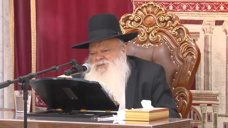 אין יצר הרע שולט אלא מה שעיניו רואות