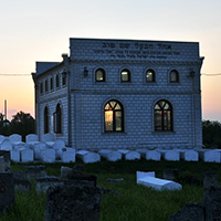 לאורם של צדיקים