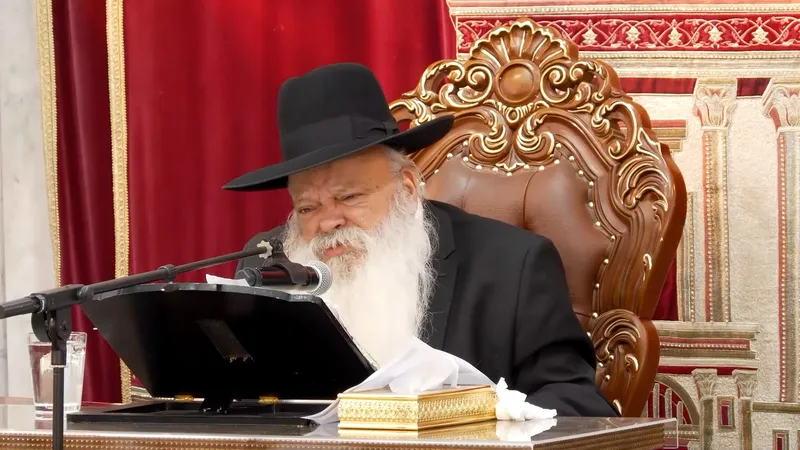 האדם צריך להיות כמו המנורה הטהורה